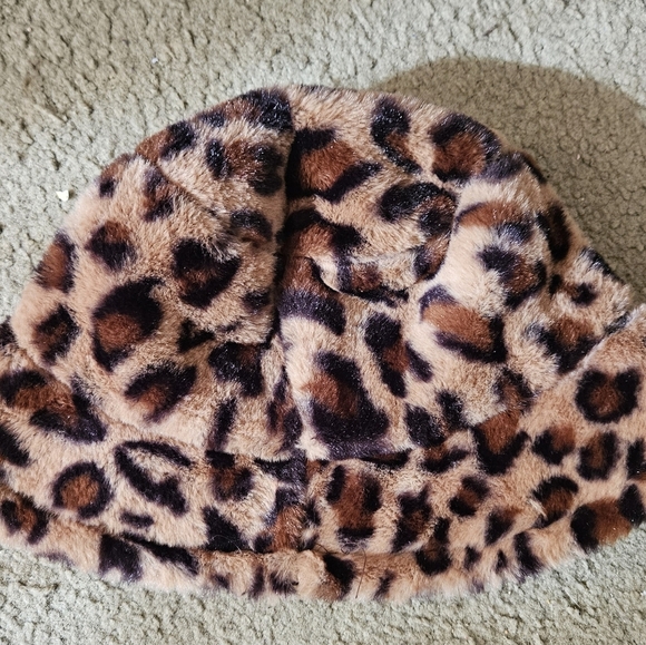 Faux Fur Leopard Print Adjustable Bucket Hat Women - Picture 5 of 5